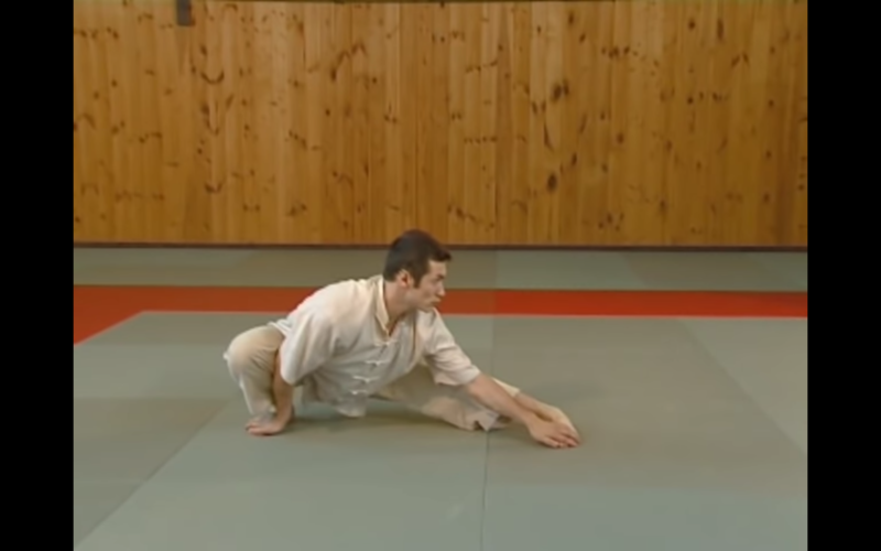 kompleks-uprazhnenij-po-rastyazhke